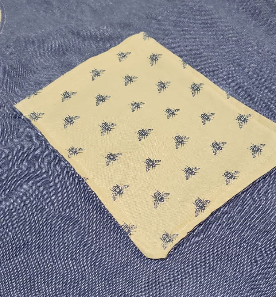 Reversible crossback aprons